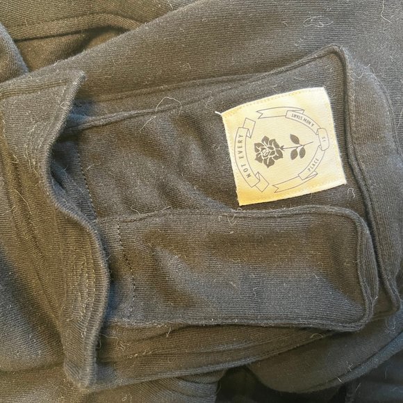 New cropped utility sweat with on point details - Picture 2 of 5